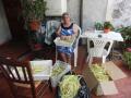 La Marì mentre sgrana i fagioli